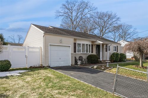 66 Craven St, Huntingtn Sta, NY, 11746-2109 | Card Image
