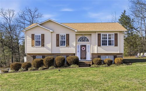 4024 Village Trace Dr, Tobaccoville, NC, 27050-9497 | Card Image