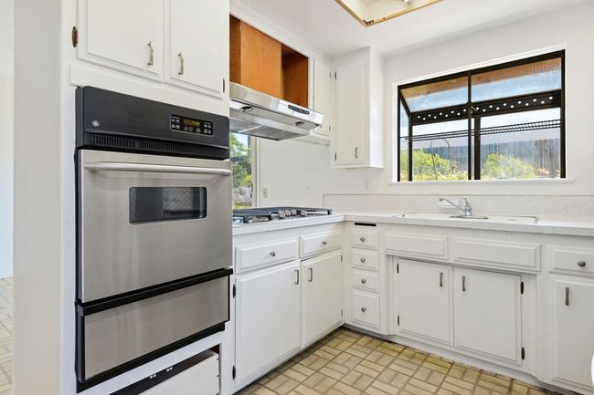 8-web-or-mls-08 - Kitchen | Image 8