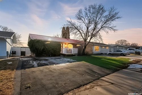 1317 Hochelaga Street W, Moose Jaw, SK, S6H6C3 | Card Image