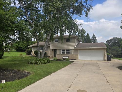 N71W13776 Nicolet Court, Menomonee Falls, WI, 53051 | Card Image