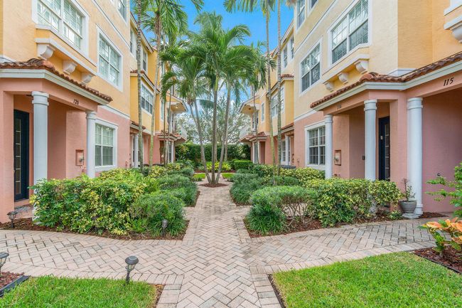 122 Harbors Way, Townhouse with 3 bedrooms, 2 bathrooms and null parking in Boynton Beach FL | Image 6