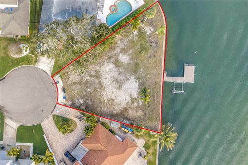 3901 14th Way Ne, ST PETERSBURG, FL, 33703-5412 | Card Image