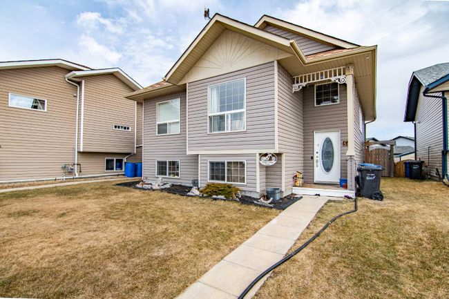 54 Mcdougall, Home with 3 bedrooms, 2 bathrooms and 4 parking in Penhold AB | Image 4