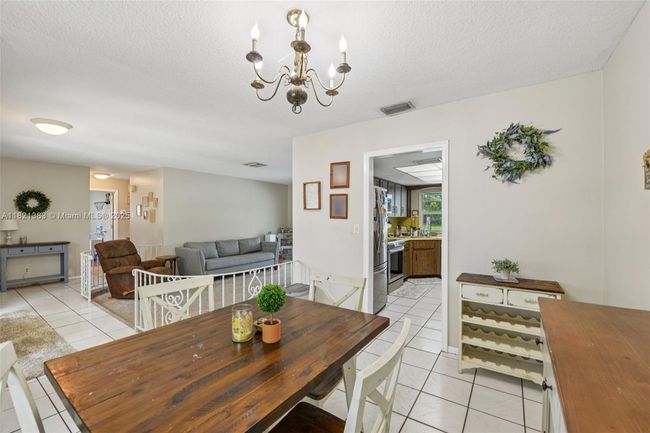 1321 Nw 75 Th Ter, House other with 3 bedrooms, 2 bathrooms and null parking in Plantation FL | Image 5