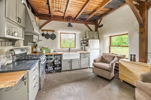 417 Maple Hill Rd, Arlington, VT, 05250-9110 | Card Image