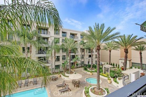 423 Americana Way, Glendale, CA, 91210 | Card Image