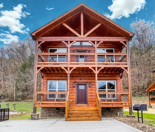 3131 Cherokee Valley Dr, Sevierville, TN, 37862-7700 | Card Image