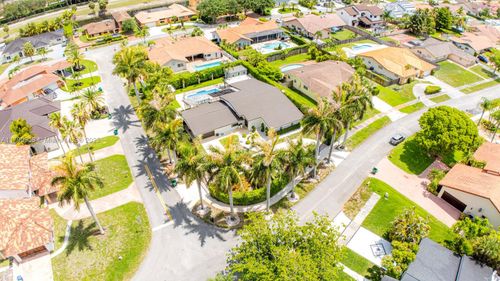 7345 N Oakmont Dr, Hialeah, FL, 33015-2020 | Card Image