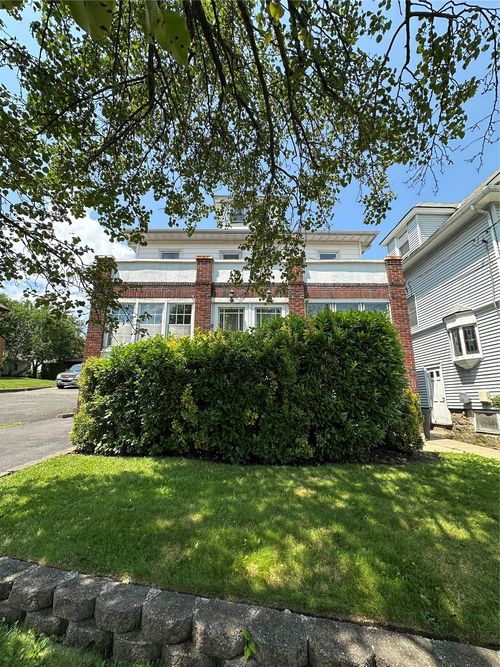 7 Flower St, New Rochelle, NY, 10801-7506 | Card Image