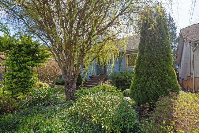 1216 Edinburgh St, House other with 5 bedrooms, 3 bathrooms and 2 parking in New Westminster BC | Image 38