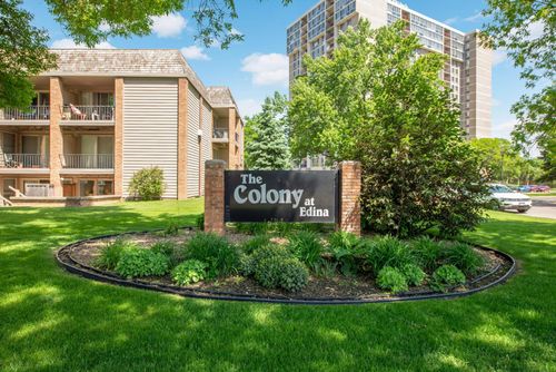 6301 Barrie Rd, Edina, MN, 55435-2201 | Card Image