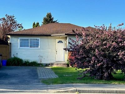 45625 Bernard Ave, House other with 3 bedrooms, 1 bathrooms and 4 parking in Chilliwack BC | Image 1