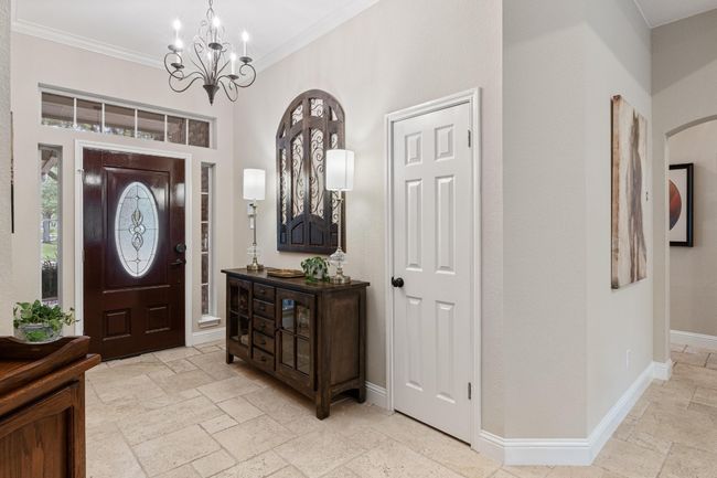 Spacious entrance foyer | Image 19