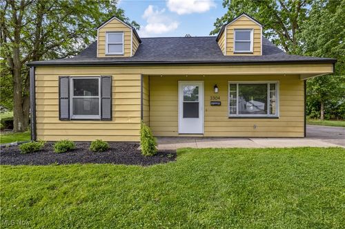 3304 Tangent St, Youngstown, OH, 44502-3055 | Card Image