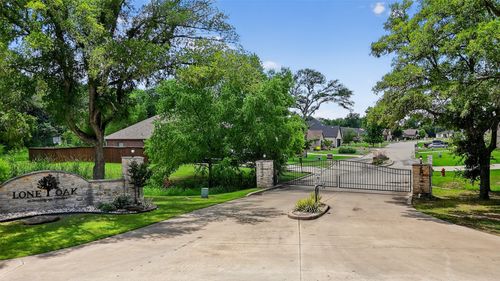 38 Lone Oak Blvd, Pottsboro, TX, 75076-4983 | Card Image