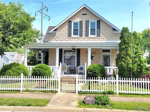 283 W Walnut Street, Nashville, IL, 62263 | Card Image