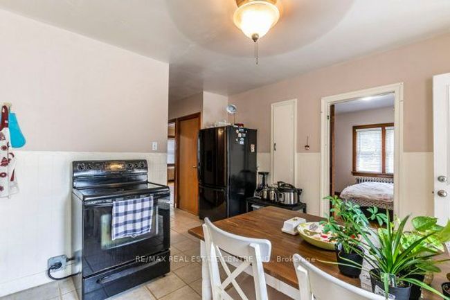 123 Krug St, Home with 5 bedrooms, 3 bathrooms and 3 parking in Kitchener ON | Image 11