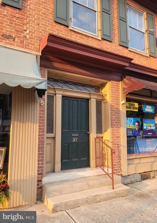 2-37 E Main St, Waynesboro, PA, 17268-1633 | Card Image