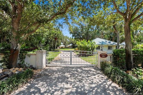 76 S Sewalls Point Rd, Stuart, FL, 34996-6433 | Card Image