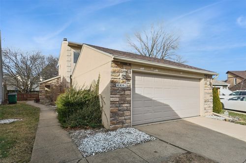 4402 Nw Country Club Dr, Urbandale, IA, 50322-1578 | Card Image