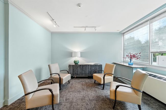 Meeting Room in the Lobby | Image 29