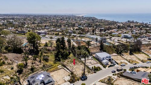 744 Jacon Way, Pacific Palisades, CA, 90272-2829 | Card Image