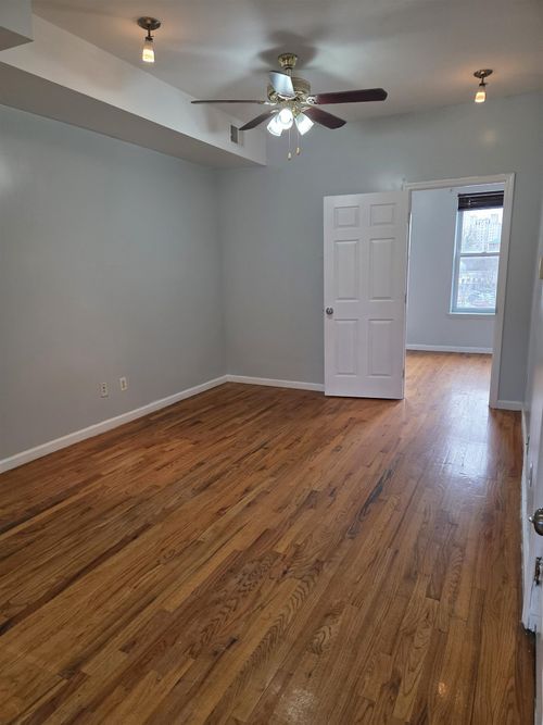 2-693 Bergen Ave, Jersey City, NJ, 07304-2612 | Card Image