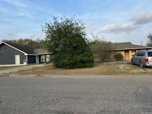 501 E Bowie St, Beeville, TX, 78102-4918 | Card Image