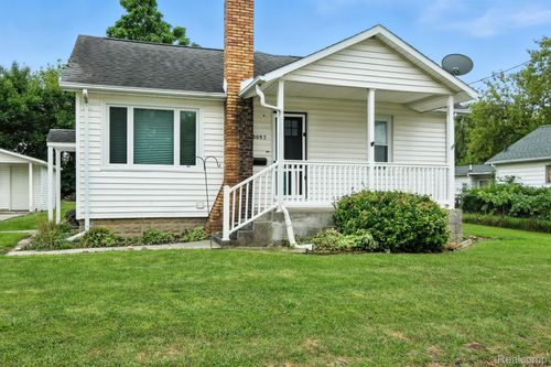 8093 Crapo St, Swartz Creek, MI, 48473-1312 | Card Image