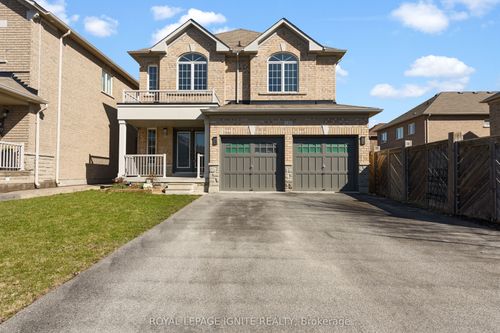 134 Gardiner Dr, Bradford, ON, L3Z0J6 | Card Image