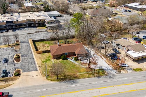 2227 N College Ave, Fayetteville, AR, 72703-2804 | Card Image