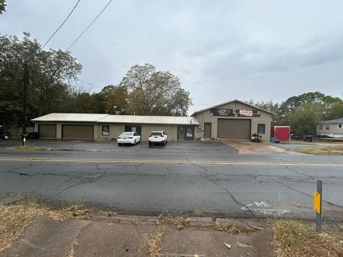 1211 S Armstrong Ave, Denison, TX, 75020-6105 | Card Image