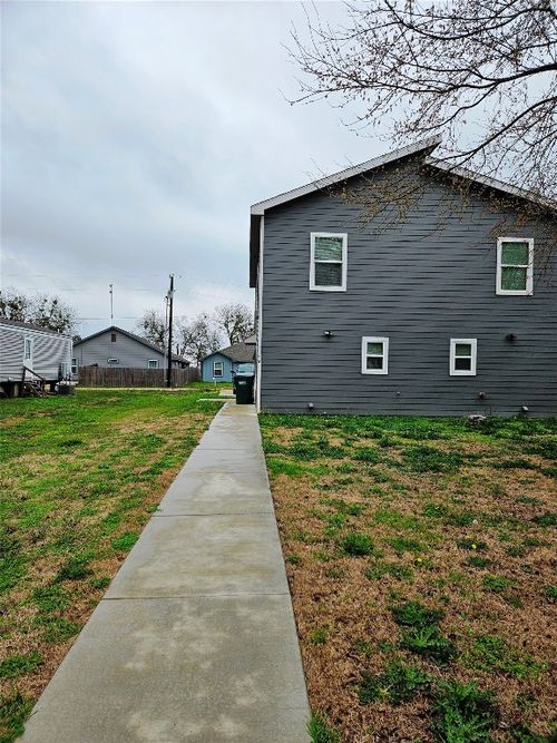 unit-a-305 Anderson St, Smithville, TX, 78957-2271 | Card Image