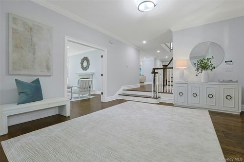 100 Fox Meadow Rd, Scarsdale, NY, 10583-2302 | Card Image