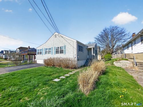 21 Tautog St, Groton, CT, 06340-8951 | Card Image