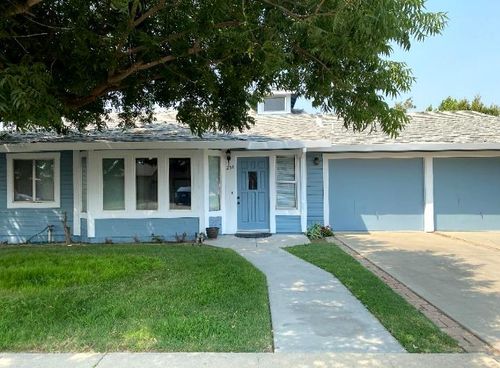 251 Clark St, Turlock, CA, 95380-5853 | Card Image