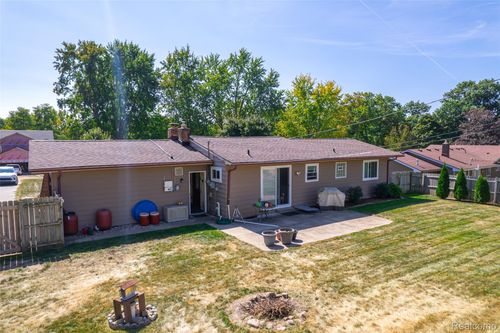 9254 Semindale, Clarkston, MI, 48346-1853 | Card Image