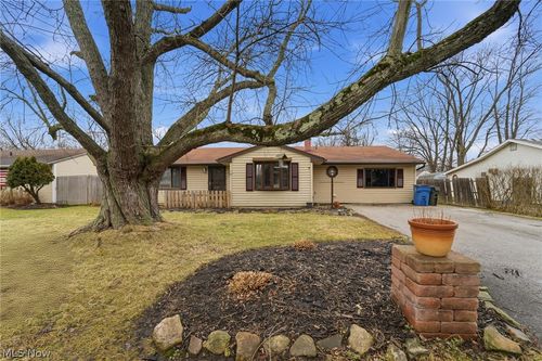 7366 Primrose Dr, Mentor-On-The-Lake, OH, 44060-3118 | Card Image