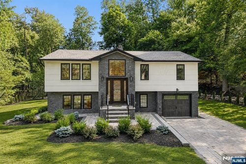 12 Parker Pl, Upper Saddle River, NJ, 07458-1407 | Card Image