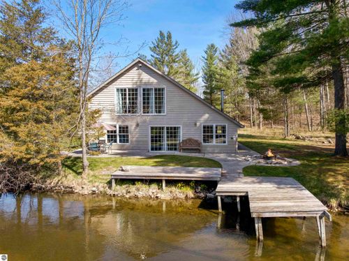 10575 Pine Dr, Manistee, MI, 49660-9106 | Card Image