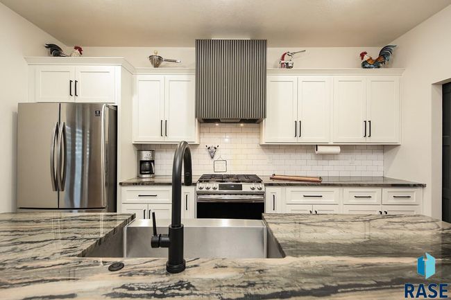 409 N Piper Dr, House other with 6 bedrooms, 3 bathrooms and null parking in Sioux Falls SD | Image 16