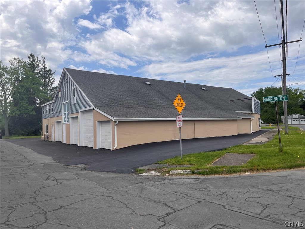 Commercial Sale in Salina 4