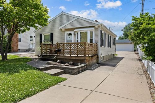 913 32nd St Se, Cedar Rapids, IA, 52403-3618 | Card Image