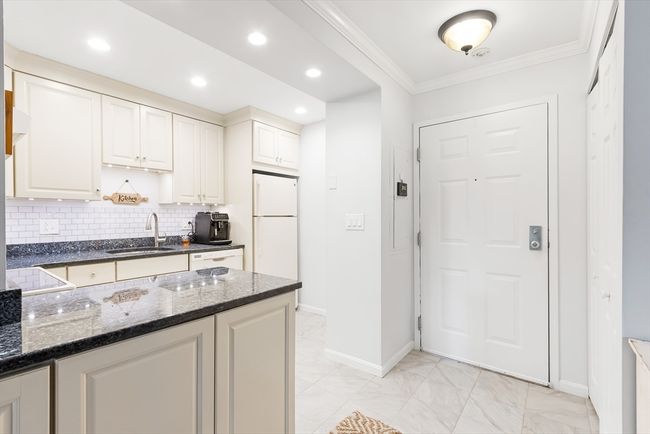 APT-206 - 666 Main St, Condo with 2 bedrooms, 2 bathrooms and 1 parking in Winchester MA | Image 11
