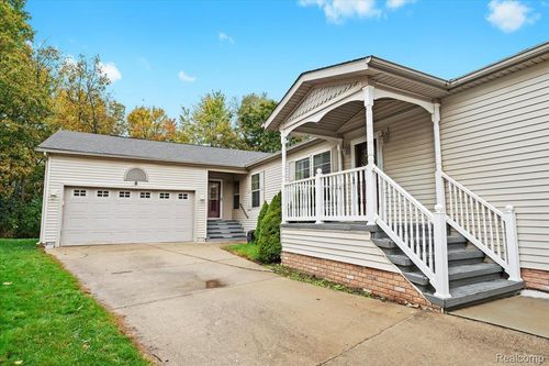 11078 Wood Run Cir, South Lyon, MI, 48178-6654 | Card Image