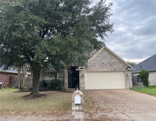 105 Hartford Dr, College Station, TX, 77845-3954 | Card Image