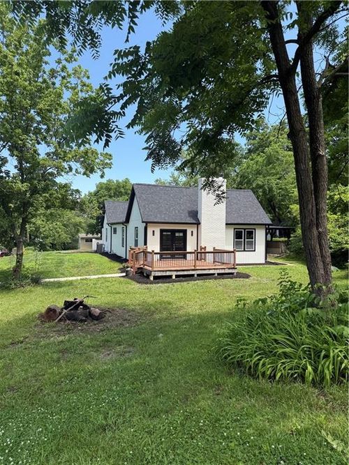 1106 College Hill St, Pleasant Hill, MO, 64080-1402 | Card Image