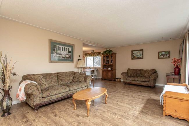 4302 Grandview Boulevard, Home with 5 bedrooms, 2 bathrooms and 4 parking in Red Deer AB | Image 5