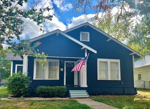 408 W Trinity St, Groesbeck, TX, 76642-1327 | Card Image